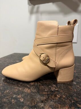 COACH Women’s Beige Ankle Boots with Buckle SIZE 7.5